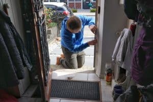 Vrijwilliger van de FIXbrigade aan het werk