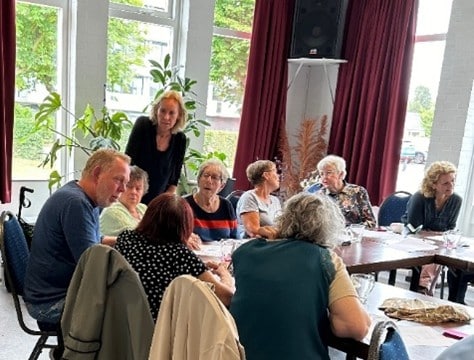 Corine van Maar luistert naar inwoners