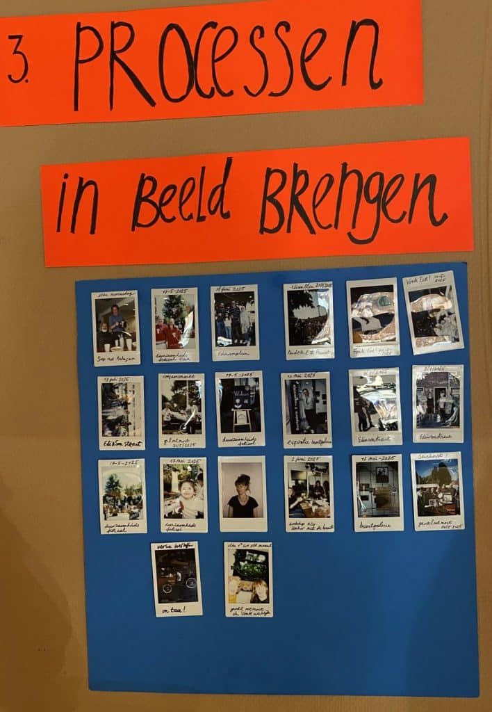 Met polaroids brengt opbouwwerker Els Köse haar werk in de wijk Hilversum Oost in beeld. 